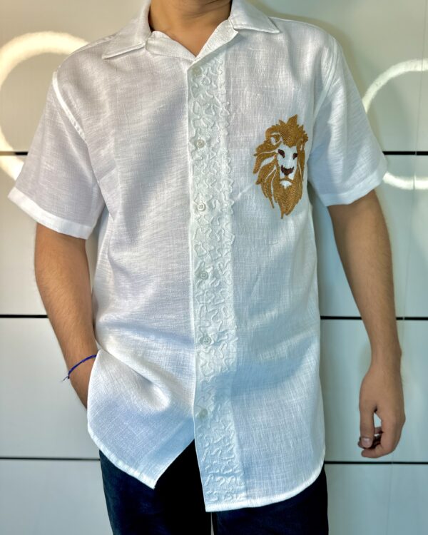 WHITE HALF-SLEEVE SHIRT WITH LION EMROIDERY